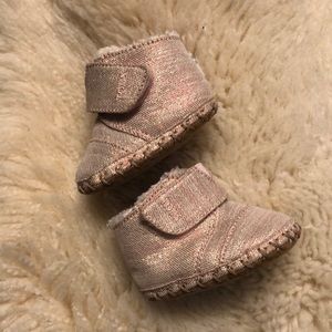 TOMS Infant Pink Sparkly Shearling Bootie Sz 1